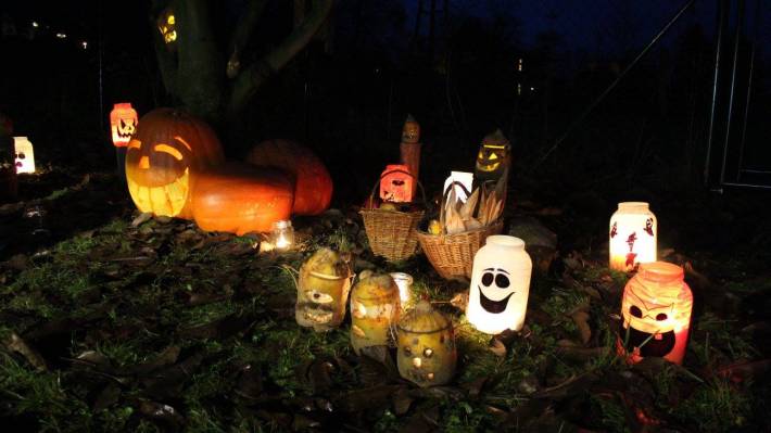 Sy&amp;#769;pka plná barev, draku&amp;#778; a dus&amp;#780;ic&amp;#780;kovy&amp;#769;ch sve&amp;#780;ty&amp;#769;lek