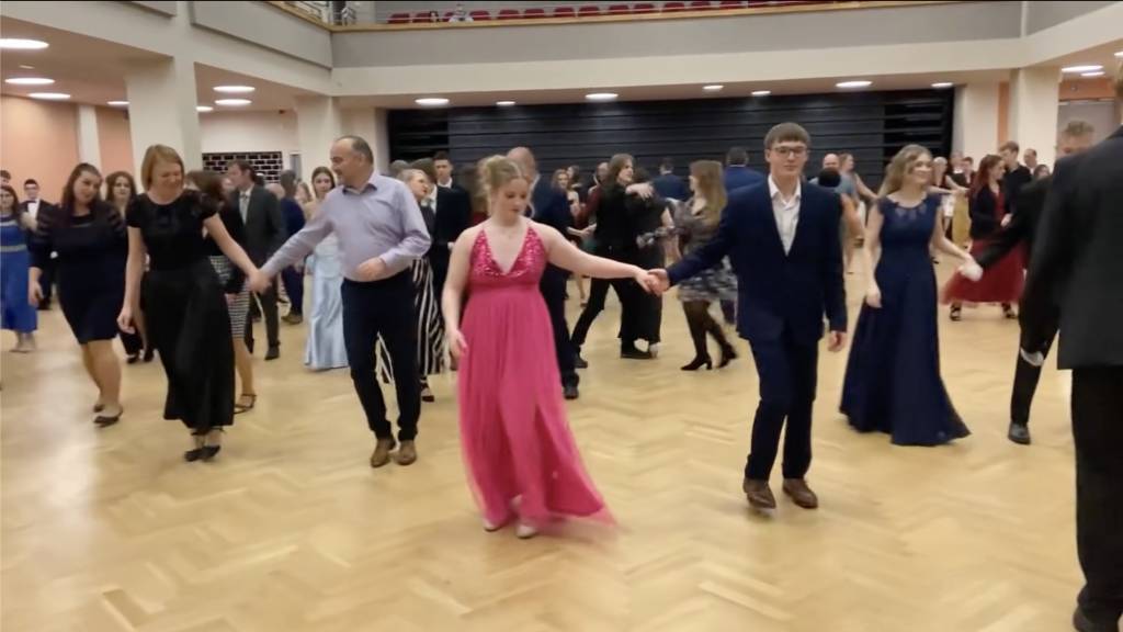 Taneční v Solnici jdou do finále. Absolventi na slavnostním Věnečku předvedou, co se naučili