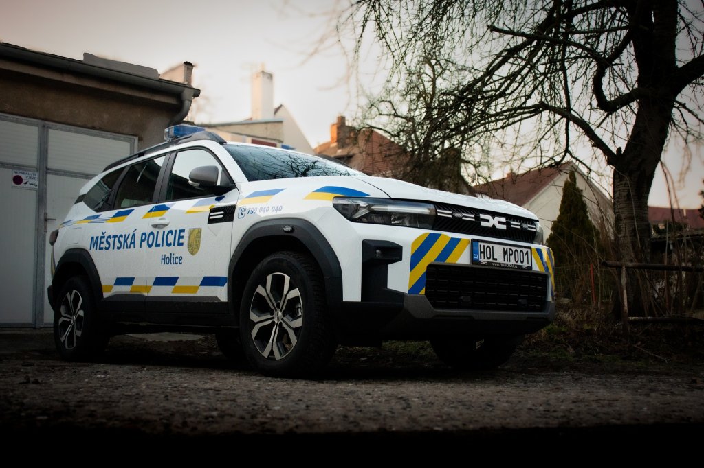 Historická změna v Holicích: Od ledna dohlíží na pořádek vlastní městská policie. Sloužit má lidem, ne jen rozdávat pokuty