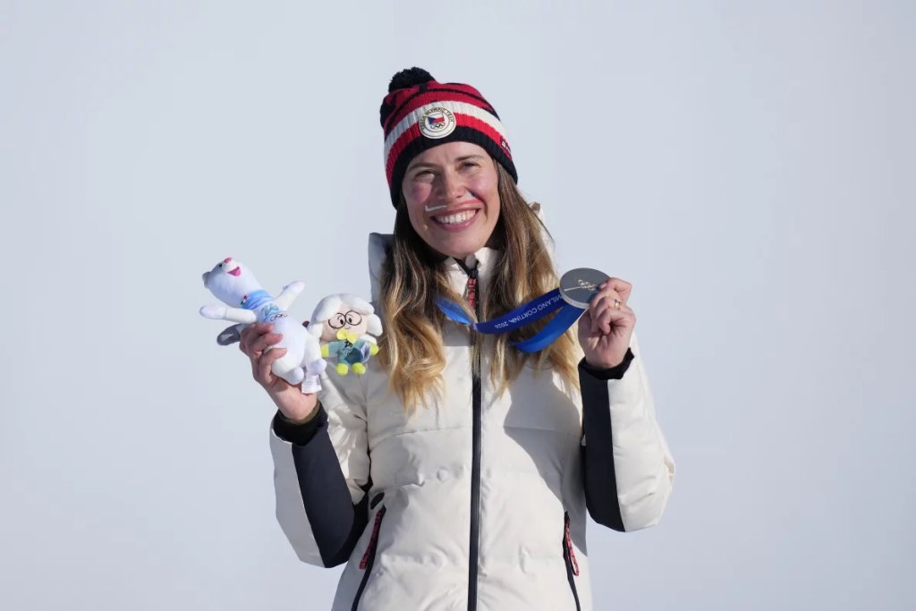 Zlatá ze Soči, bronzová z Pchjongčchangu a teď stříbrná v Itálii. Nezlomná Adamczyková zkompletovala sbírku