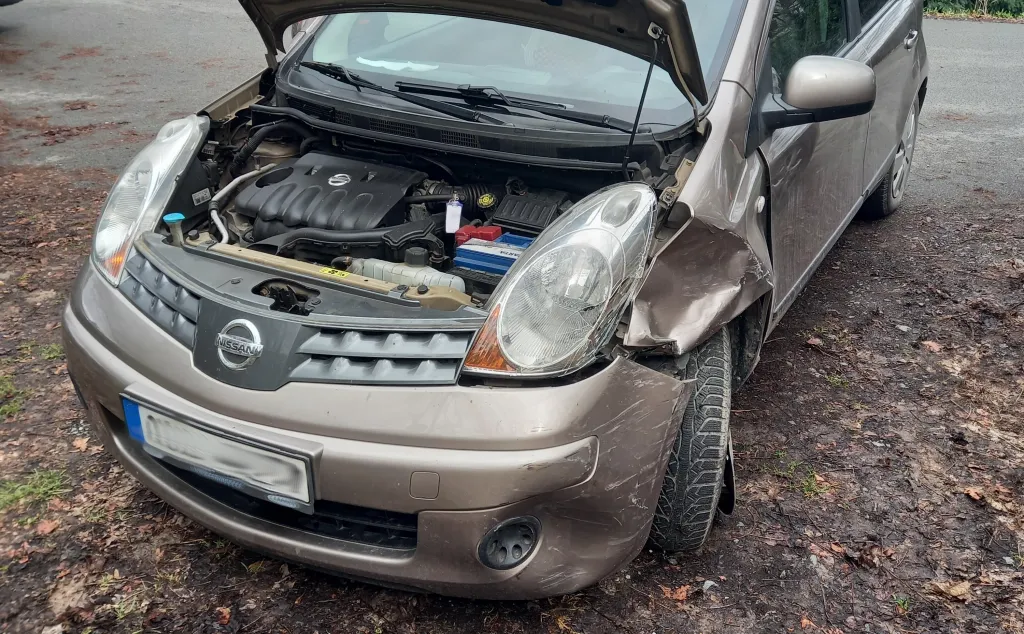 Srážka dvou aut u rychnovského hřbitova si vyžádala jedno zranění, zasahovaly složky IZS