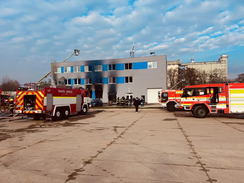 Policie ukončila ohledání spáleniště v Pardubicích, případ vyšetřuje elitní centrála jako teroristický útok