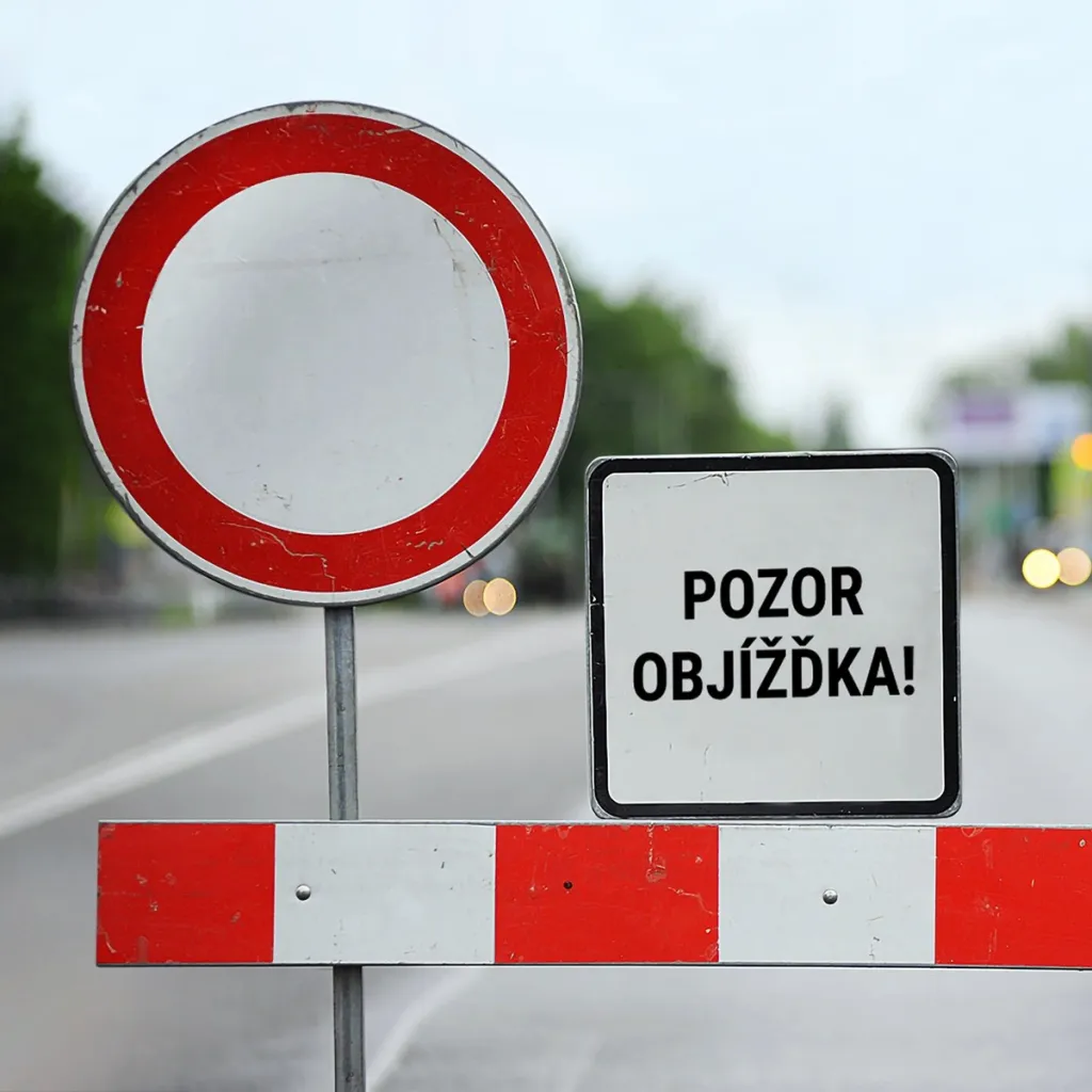 Ve Slatině nad Zdobnicí dnes startuje velká oprava silnice, uzavírka přinese řadu omezení i změny v autobusové dopravě