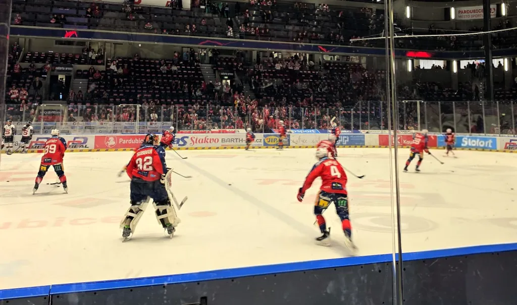 Sparta v Pardubicích srovnala semifinálovou sérii, o výhře 2:1 rozhodl dvěma góly Řepík