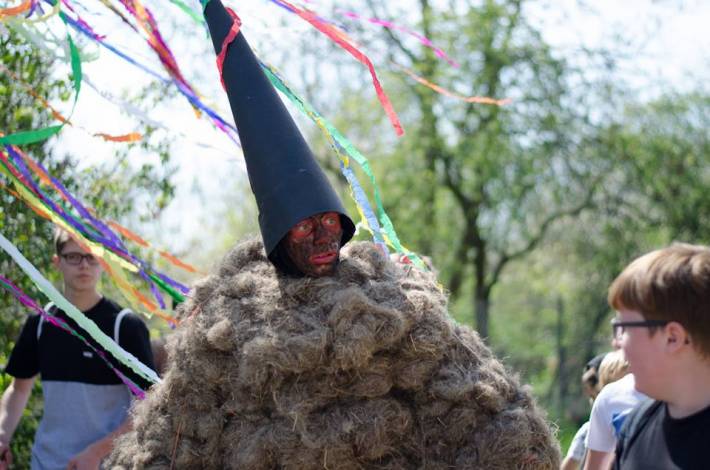 Na Bílou sobotu vodili děti po vsi Jidáše