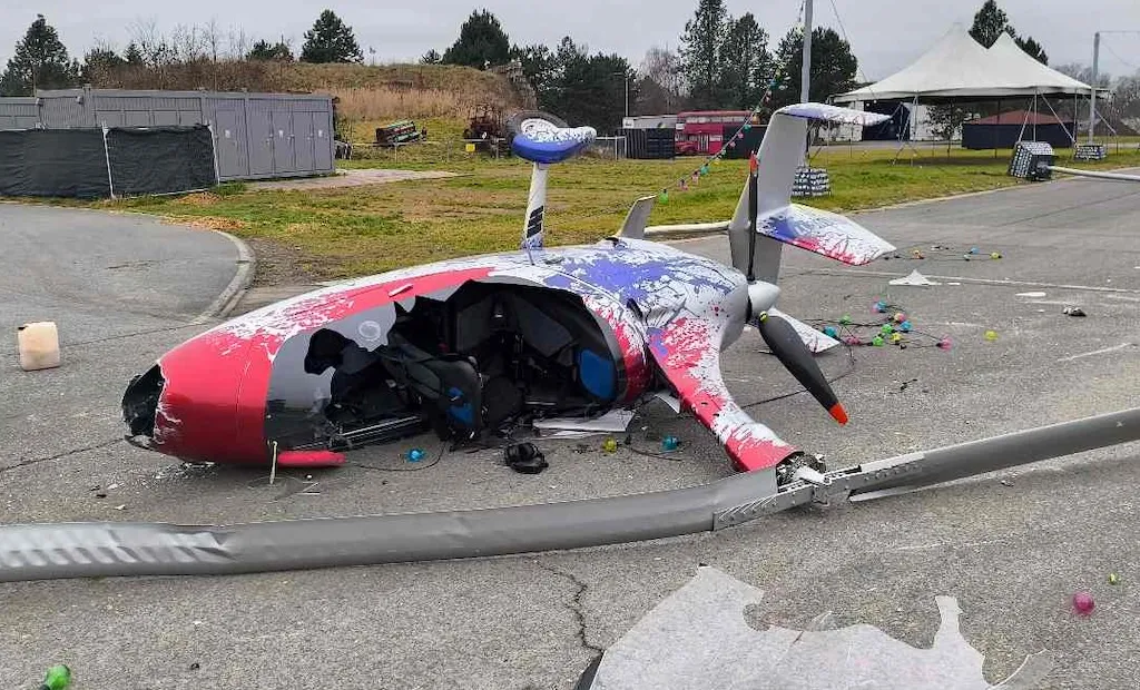 Ve Věkoších havaroval vírník, posádka skončila v péči záchranářů