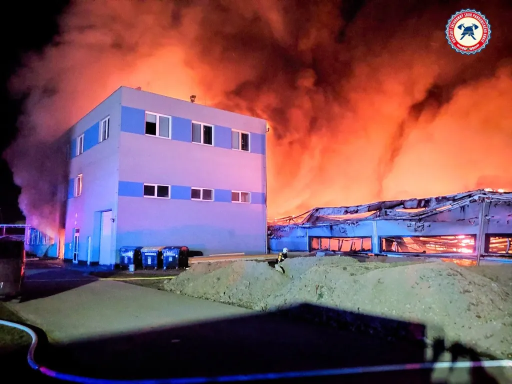 Policie dopadla tři podezřelé z teroristického útoku v Pardubicích, jeden byl zadržen na Slovensku
