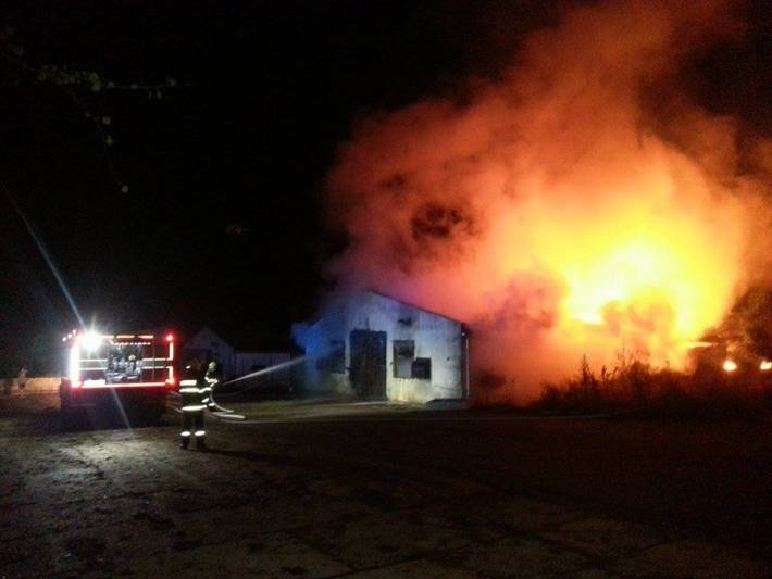 Požár haly pro chov drůbeže na Rychnovsku
