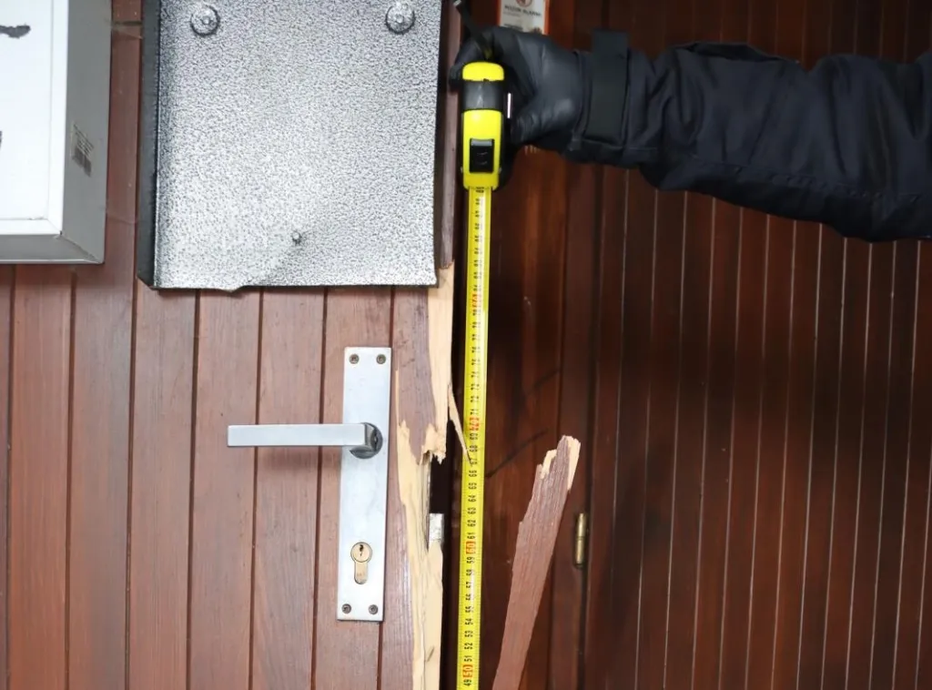 Do týdne objasněné vloupání! Špindlerovští policisté díky osobní znalosti dopadli 37letého podezřelého