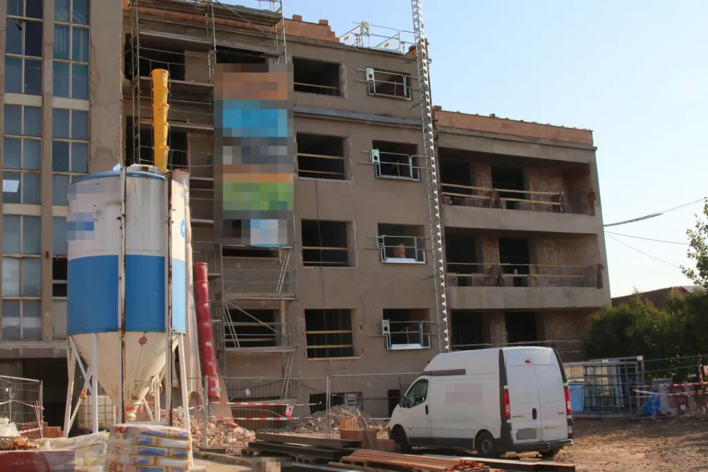 Kriminalisté dopadli zloděje kabelů. Ti na stavbě bytového domu poškodili 5 kilometrů drátů