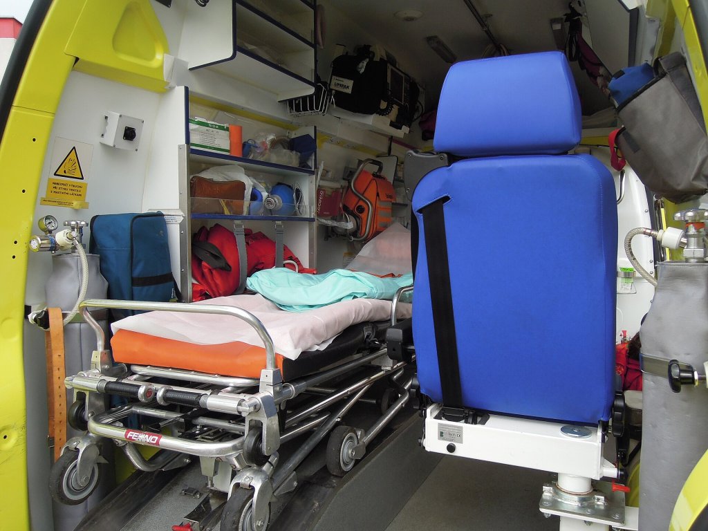 Královéhradecký kraj daruje Zakarpatí dvě vysloužilé sanitky a počítače