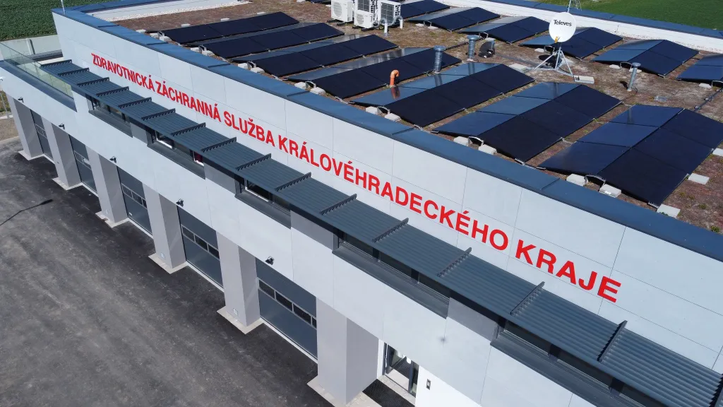 V Robousích na Jičínsku kraj dokončil stavbu nové výjezdové základny zdravotnických záchranářů