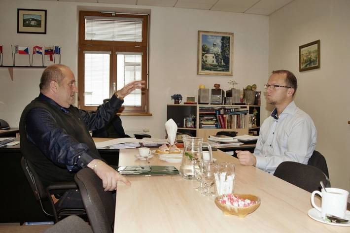 Hejtman: Podorlicko potřebuje opravit silnice a zrychlit vlaky. Kraj pomůže i se zvelebením Pastvin