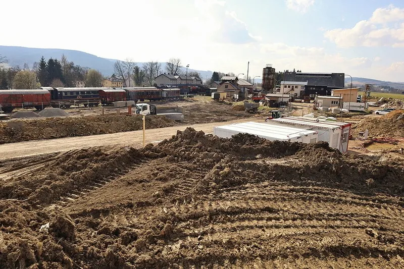 Výstavba železničního muzea v Dolní Lipce je v plném proudu