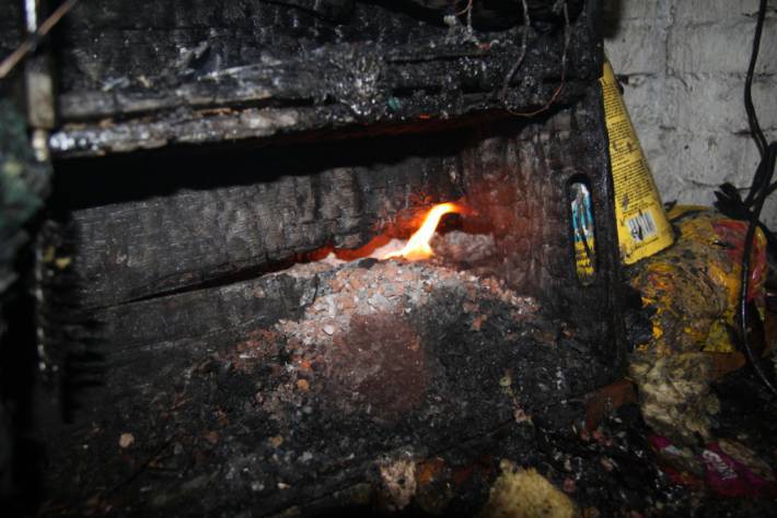 Nedbalost při kouření způsobila požár na půdě rodinného domu