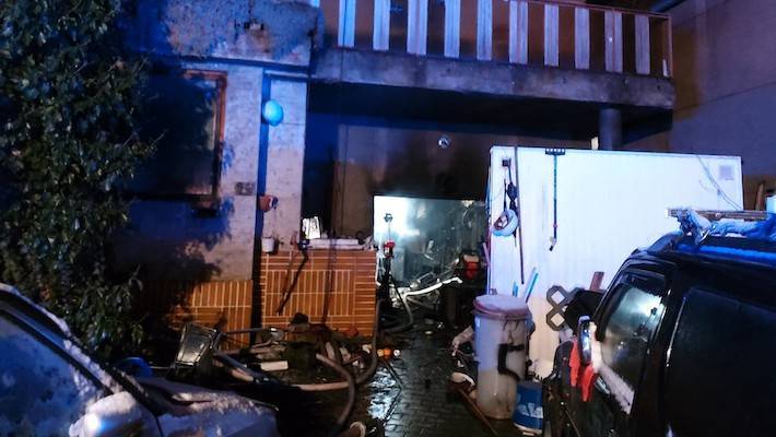 Stodolu zachvátily plameny. Uvnitř byly tlakové lahve