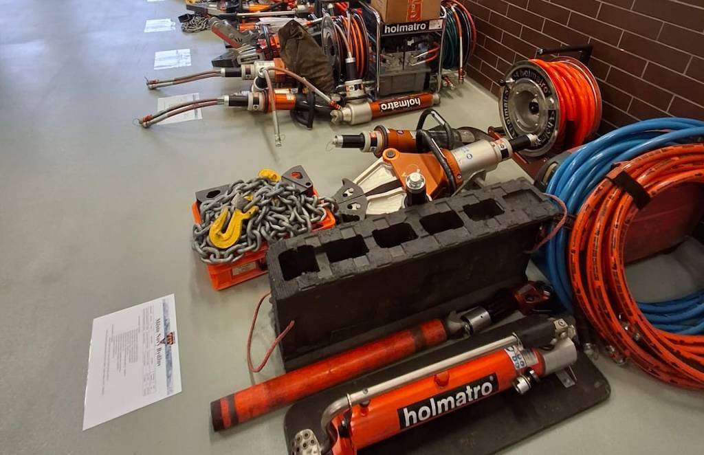 Dobrovolní hasiči v Královéhradeckém kraji převzali techniku. Dvanáct jednotek získalo vyprošťovací sady za 8,3 milionu