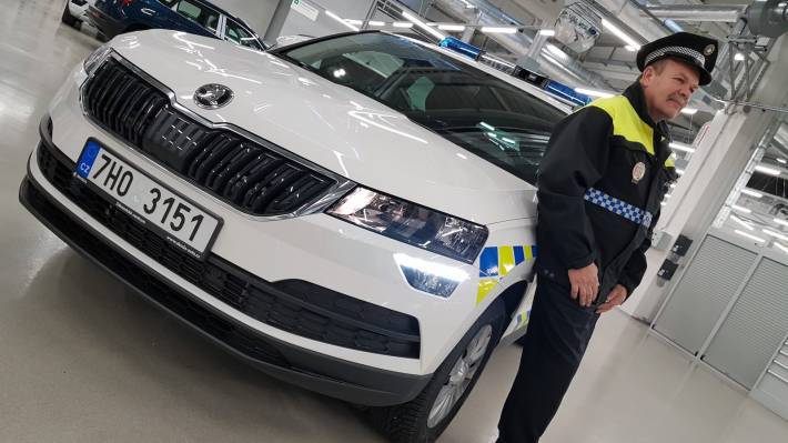 Městská policie získala darem nové služební auto