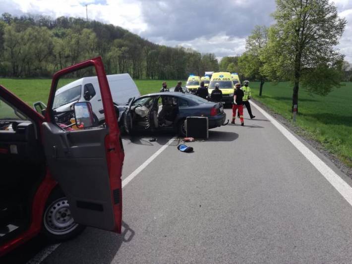Záchranáři spustili traumatologický plán. Kvůli nehodě tří vozidel