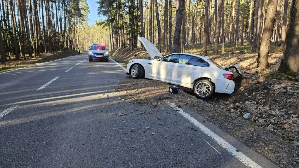 Třebechovičtí hasiči zasahovali během velikonočního pondělí u dvou nehod osobních vozidel