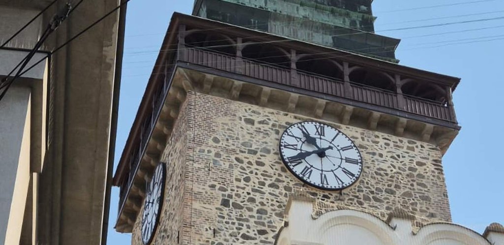 Lešení zamíří dolů, Zelená brána se brzy ukáže v plné podobě