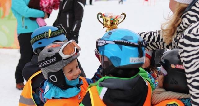 Kamínek a lyžníci