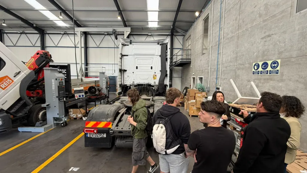 Studenti rychnovské průmyslovky vyrazili na dvoutýdenní stáž do Portugalska, praxi absolvují i u nadnárodních automobilek