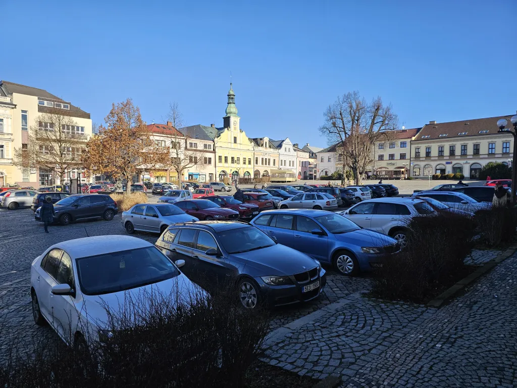 Anketa k budoucnosti Starého náměstí v Rychnově nad Kněžnou: Obyvatelé požadují více zeleně a méně aut